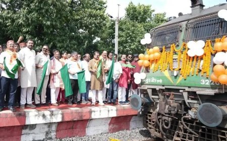 प्रभु श्री रामलला दर्शन हेतु सरगुजा संभाग के श्रद्धालुओं का जत्था रवाना, संस्कृति मंत्री अग्रवाल और कृषि मंत्री नेताम ने दिखाई हरी झंडी