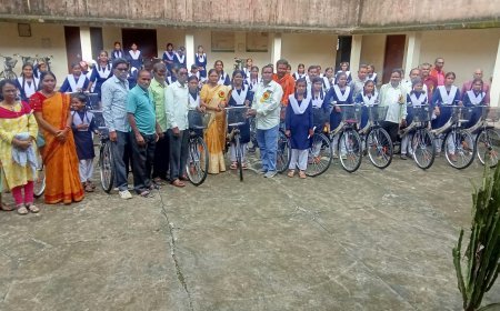 सांकरा स्कूल में 47 छात्राओं को निशुल्क साइकिल वितरित, बालिकाओं की शिक्षा में बढ़ेगी सुविधा