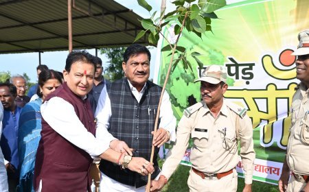 सेवा पखवाड़ा में बेटी शिक्षा और हरियाली को समर्पित पहल, विधायक डॉ. संपत अग्रवाल ने की सायकल वितरण और वृक्षारोपण