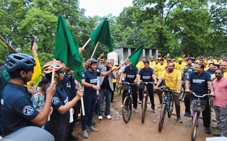 बलौदा बाजार में रजत जयंती महोत्सव पर ‘टूर दे बलौदाबाजार साइक्लोथॉन’, राजस्व मंत्री टंकराम वर्मा ने दिखाई हरी झंडी