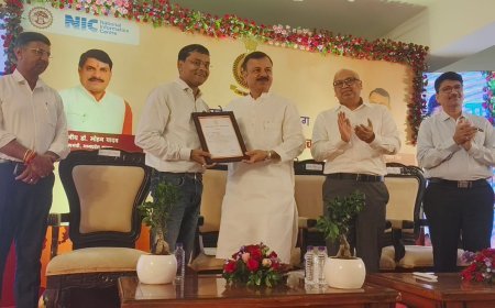 बालाघाट के पहले राहवीर डॉ. अंकित असाटी को भोपाल में मिला सम्मान, 25 हजार रुपये और प्रशस्ति पत्र से नवाजा