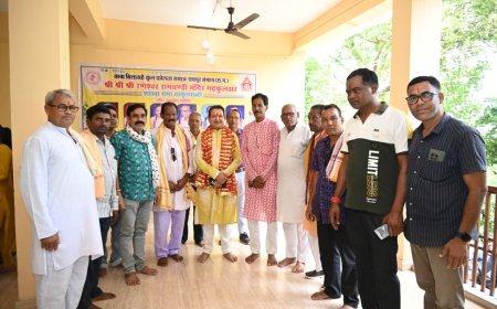 नवरात्रि पर विधायक डॉ. संपत अग्रवाल ने गढ़फुलझर में की श्री रामचंडी माता की पूजा, भक्तों को बाँटा प्रसाद