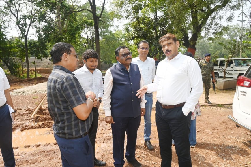 कलेक्टर ने कवर्धा उद्यान और चौपाटी निर्माण में देरी पर जताई नाराज़गी, ठेकेदार व अधिकारियों को चेतावनी
