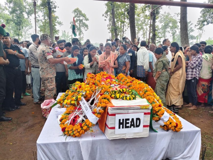 शहीद रंजीत कश्यप का पार्थिव देह गृहग्राम पहुँचा, नम आँखों से विदाई देने उमड़ा पूरा गांव