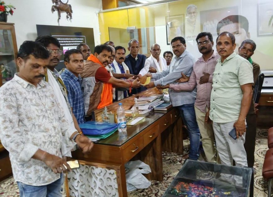 पूर्व विधायक संतराम नेताम को पलना दशहरा में शामिल होने का आमंत्रण, आयोजन की सफलता की दी शुभकामनाएं