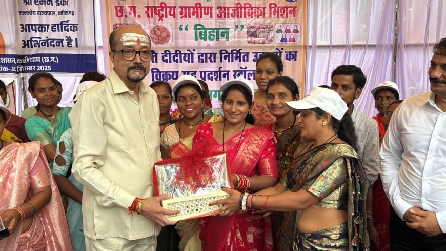भोरमदेव मंदिर परिसर में राज्यपाल रमेन डेका ने बिहान स्टॉलों का किया अवलोकन, लखपति दीदियों से की मुलाकात