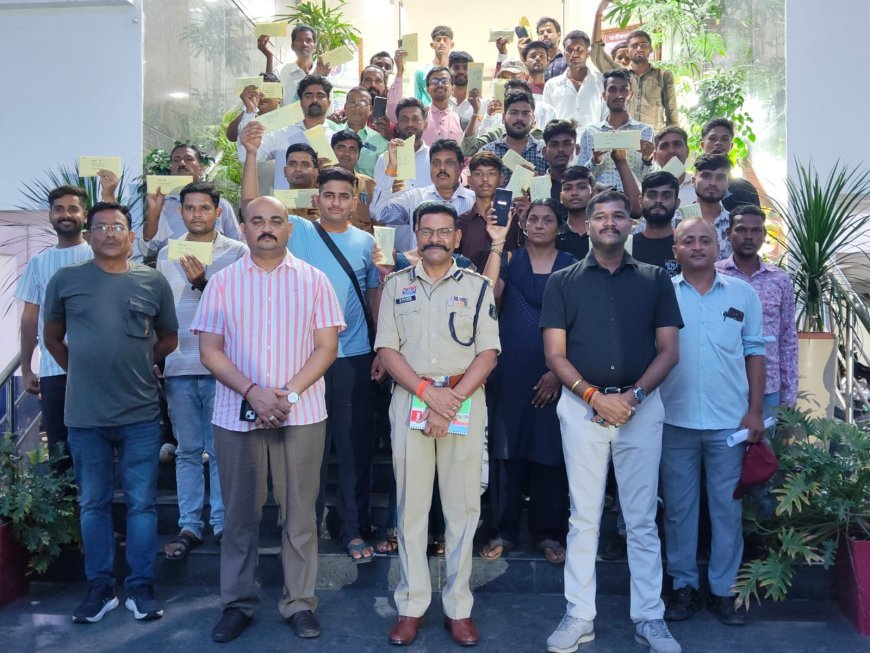 रायपुर पुलिस ने खोज निकाले 100 गुम हुए मोबाइल फोन, लगभग 20 लाख रुपये मूल्य के फोन वापस किए मालिकों को
