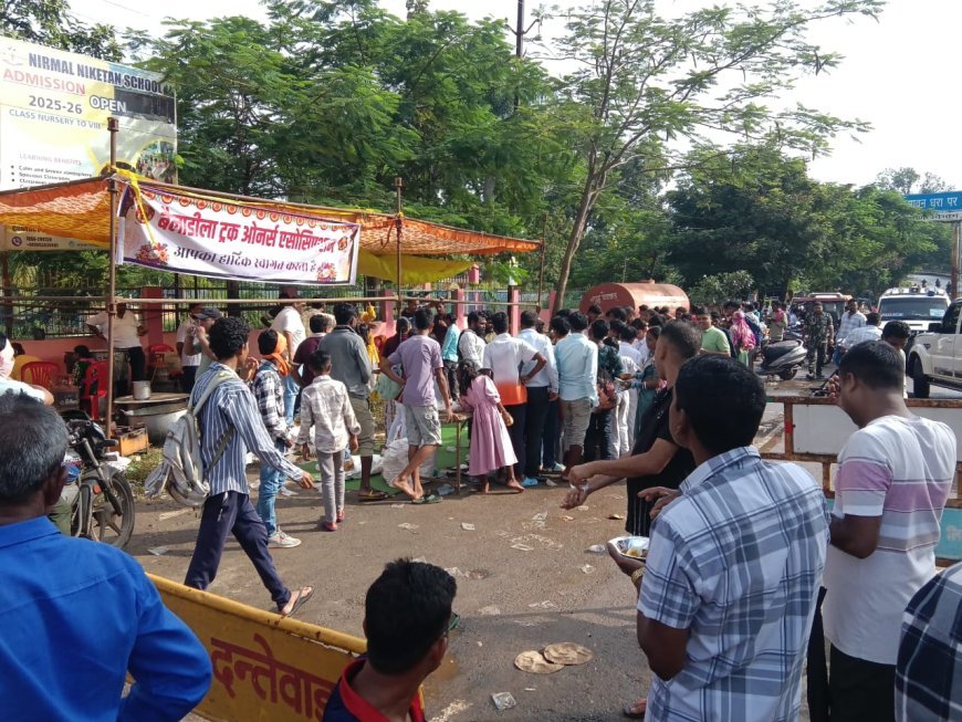 नवरात्रि के चौथे दिन बैलाडीला ट्रक एसोसिएशन ने दंतेवाड़ा में आयोजित किया विशाल भंडारा