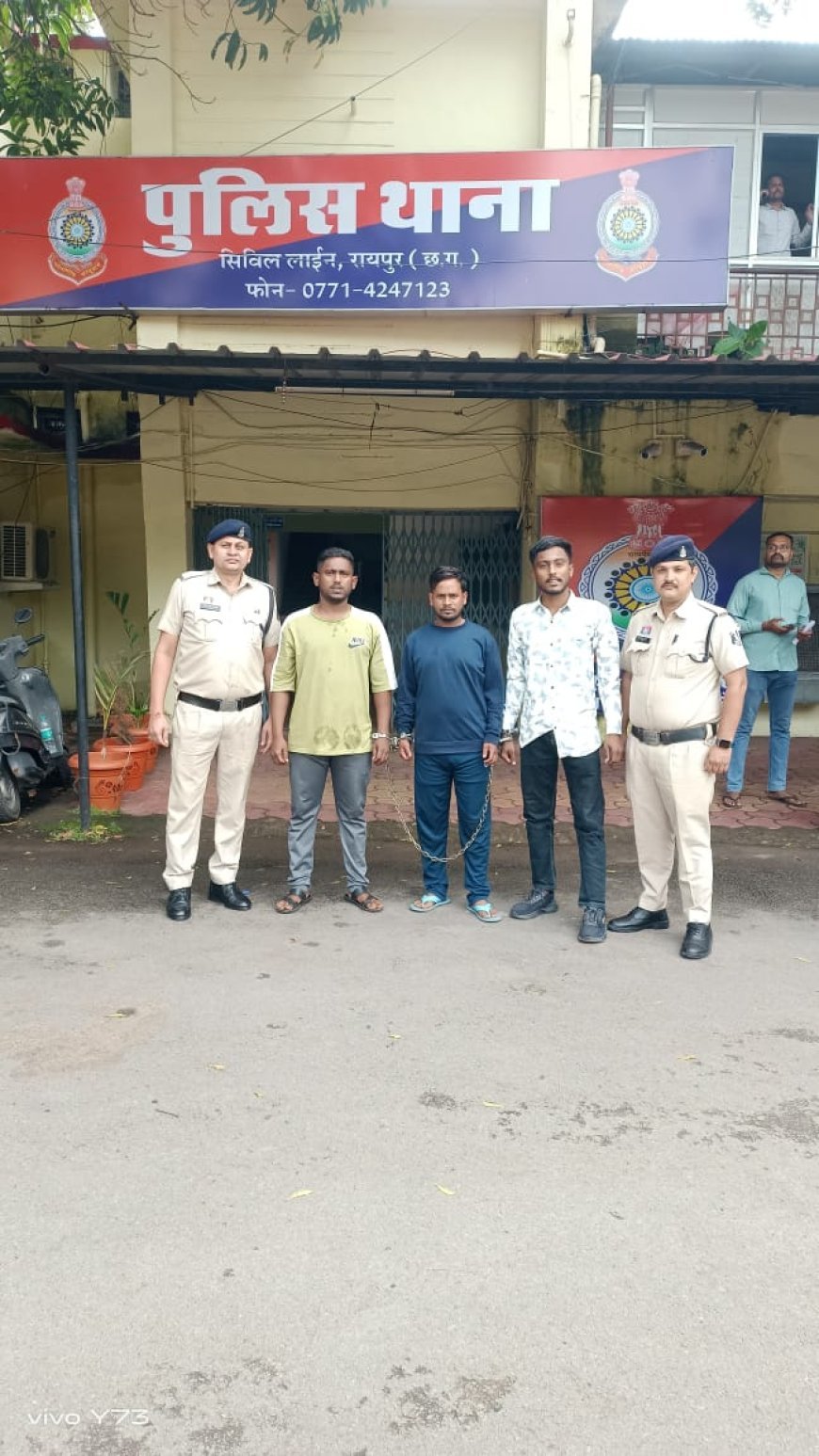 न्यायालय परिसर के बाहर मारपीट और चाकूबाजी करने वाले तीन आरोपी गिरफ्तार – एक हिस्ट्रीशीटर शामिल