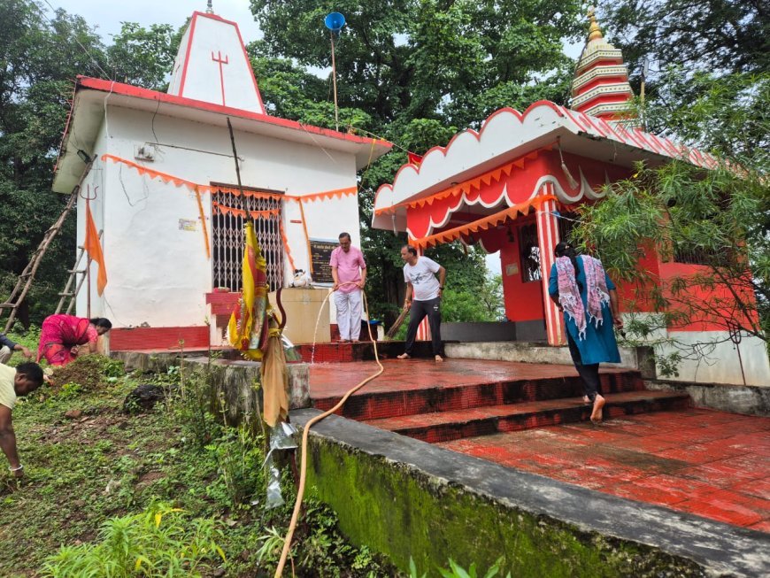 सेवा पखवाड़ा के तहत सुकमा महादेव डोंगरी मंदिर में भाजपा ने चलाया सफाई अभियान