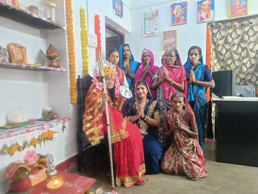 वृद्धजन सेवा सदन में नवरात्रि महाआरती: माँ दुर्गा के रूप में दादियों ने रच दी भक्ति और भावनाओं की अनोखी मिसाल