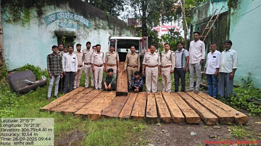 नेपानगर में 16 सागौन सिल्लियों से भरी क्रूज़र जब्त, दो आरोपी गिरफ्तार