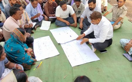 आदि कर्मयोगी अभियान से बनेगी ग्राम विजन योजना-2030, कलेक्टर गोपाल वर्मा ने कुकदूर में ग्रामीणों के साथ बैठकर विकास पर की चर्चा