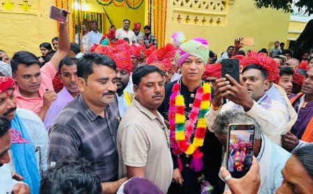 सत्य, साहस और संस्कार की अमर परंपरा: लोहारा रियासत के राजा खड़क सिंह ने विजयदशमी पर किया नगर भ्रमण