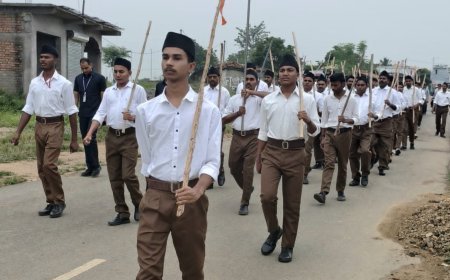 शताब्दी वर्ष में रतनपुर में राष्ट्रीय स्वयंसेवक संघ का भव्य पथ संचलन — राष्ट्रहित में समाज को एकजुट होने का आह्वान
