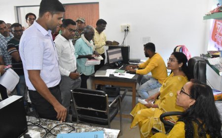 कलेक्टर ने बालोद की सहकारी समितियों में किया एग्रीस्टेक पोर्टल किसान पंजीयन का निरीक्षण, 15-17 अक्टूबर तक शिविरों में शत प्रतिशत पंजीयन सुनिश्चित