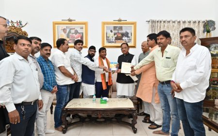छठ महापर्व आयोजन समिति महादेव घाट रायपुर ने मुख्यमंत्री विष्णु देव साय को छठ पूजा में सम्मिलित होने का आमंत्रण दिया