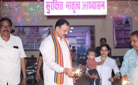 स्वास्थ्य मंत्री श्याम बिहारी जायसवाल ने मरीजों और अस्पताल स्टाफ के साथ मनाई दिवाली, बांटी मिठाई और खुशियां