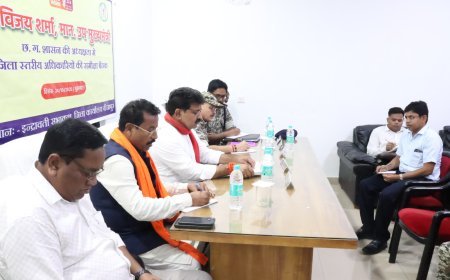 उपमुख्यमंत्री विजय शर्मा ने बीजापुर में पुनर्वास केंद्र की सुविधाओं की समीक्षा की, आत्मसमर्पित नक्सलियों के कल्याण हेतु दिए दिशा-निर्देश