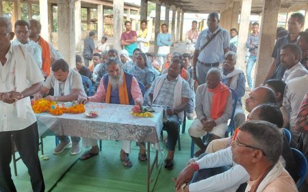 हाटकोंदल ग्रामीण बैठक में सांसद भोजराज नाग ने कलवर माइंस पर वादाखिलाफी के आरोपों पर जताई चिंता