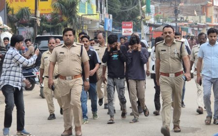 हटा में उपद्रवियों का पुलिस ने निकाला जुलूस, कान पकड़वाकर अपराध न करने की दिलाई शपथ