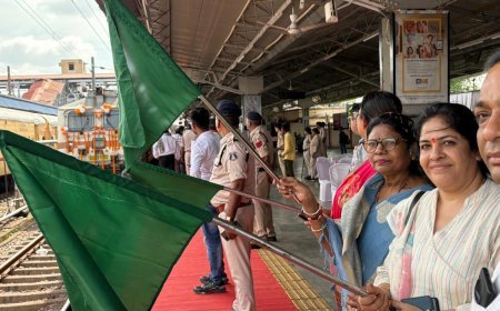 मुख्यमंत्री तीर्थ दर्शन योजना के तहत धमतरी से 265 श्रद्धालु रवाना — विधायक अंबिका मरकाम ने हरी झंडी दिखाकर किया प्रस्थान