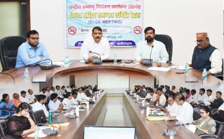 धान खरीदी की तैयारियां करें पूरी, अधूरे निर्माण कार्यों को तेजी से पूरा करें – कलेक्टर गोपाल वर्मा