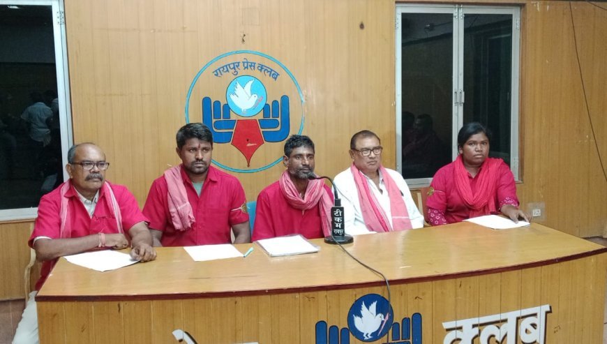 रायपुर रेल्वे स्टेशन पर कुलियों की आजीविका संकट में, बैटरी चालित वाहन टेंडर से रोजगार प्रभावित