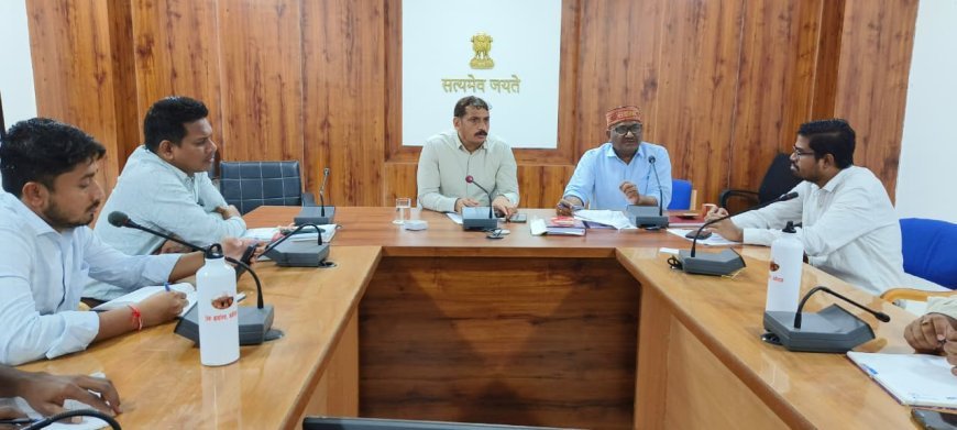 कलेक्टर गोपाल वर्मा ने तहसीलवार राजस्व प्रकरणों की समीक्षा की, लंबित मामलों के शीघ्र निराकरण के दिए सख्त निर्देश