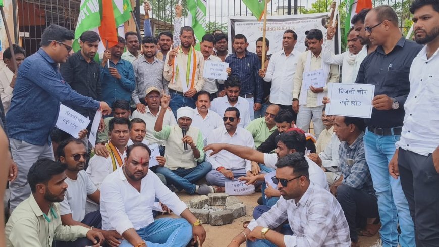 युवा कांग्रेस ने महंगे बिजली बिलों के खिलाफ कवर्धा में किया हस्ताक्षर अभियान और "बिजली बिल जलाओ" प्रदर्शन