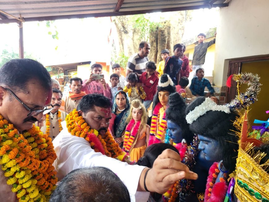 दशहरा उत्सव में शामिल हुए पूर्व विधायक संतराम नेताम, बोले – असत्य पर सत्य और बुराई पर अच्छाई की जीत का पर्व है विजयादशमी