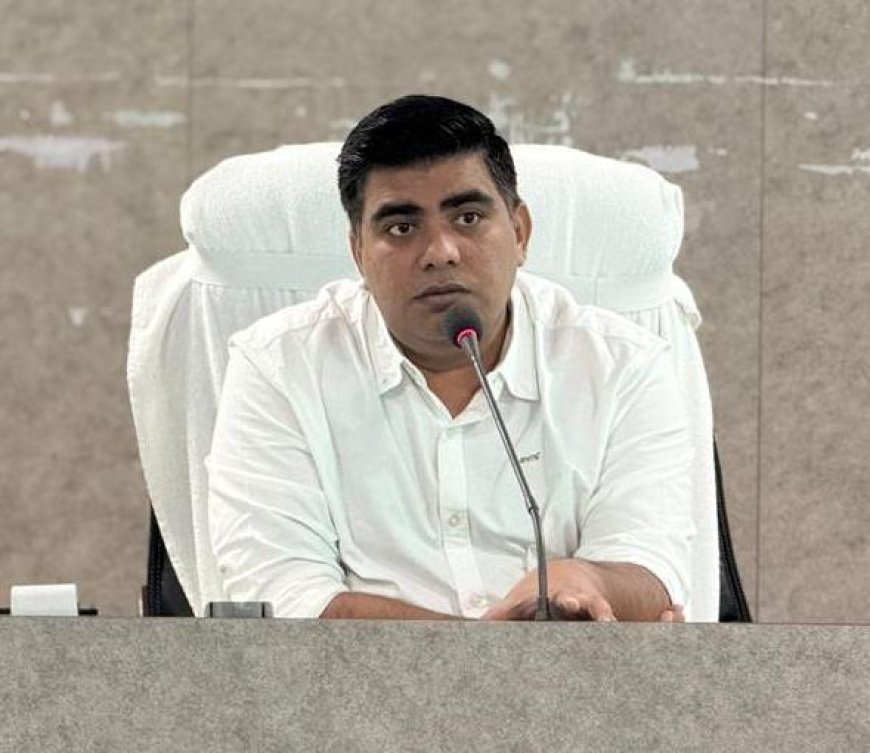 कलेक्टर कुणाल दुदावत ने बस्तर ओलंपिक रजिस्ट्रेशन और योजनाओं में समय-सीमा में प्रगति के लिए दिए निर्देश