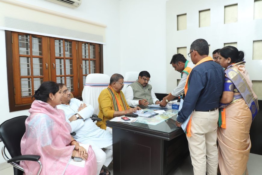 भाजपा सहयोग केंद्र में मंत्री गजेन्द्र यादव ने सुनी कार्यकर्ताओं और आमजन की समस्याएं