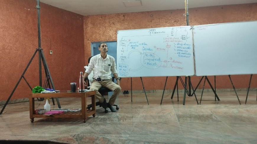 गृहिणी ही बच्चों के सर्वांगीण विकास की आधारशिला, जीवन विद्या शिविर में श्री सोमदेव त्यागी ने बताया परिवार में मां का महत्व