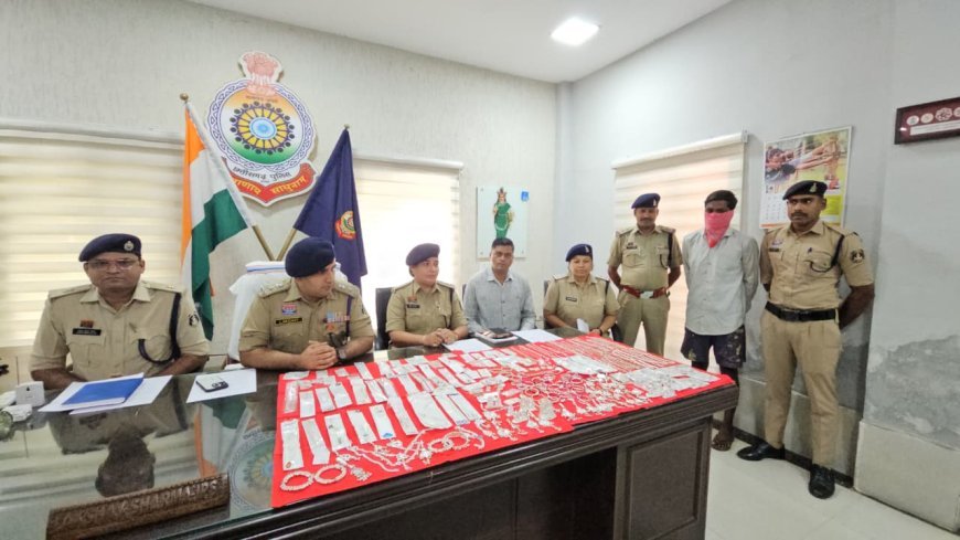 छुईखदान ज्वेलरी चोरी का खुलासा: नाबालिग मास्टरमाइंड समेत एक गिरफ्तार, 6 लाख के जेवर बरामद
