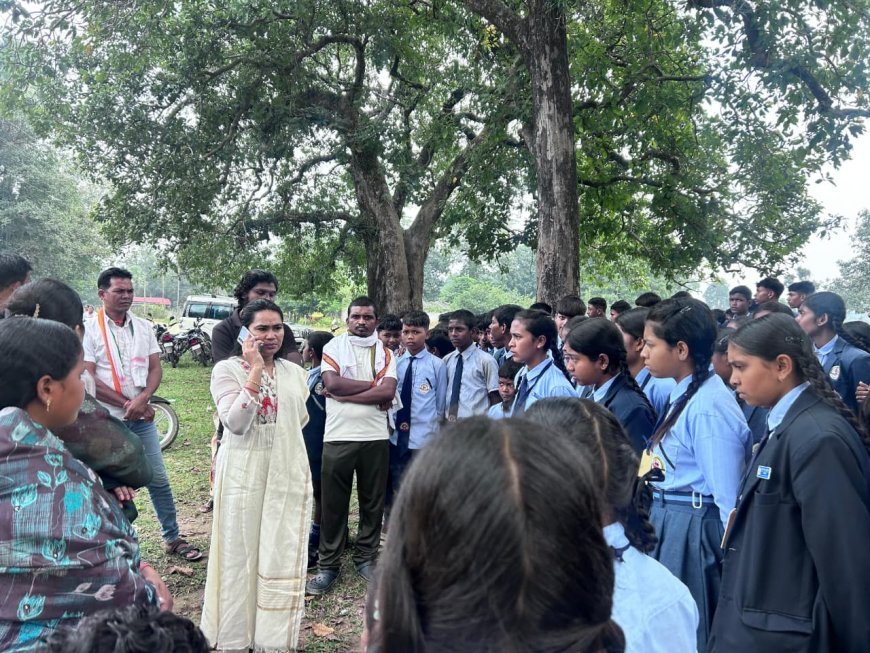 स्वामी आत्मानंद विद्यालय बारसूर विवाद सुलझा — शिक्षिका को मूल स्कूल भेजने का निर्णय, तुलिका कर्मा के हस्तक्षेप से बच्चों की मांग हुई पूरी