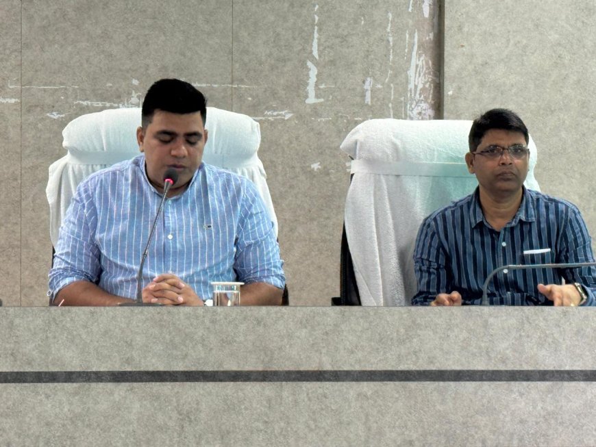 दंतेवाड़ा कलेक्टर कुणाल दुदावत सख्त — जनहित योजनाओं में लापरवाही पर चेतावनी, समय-सीमा में कार्य पूर्ण करने के निर्देश