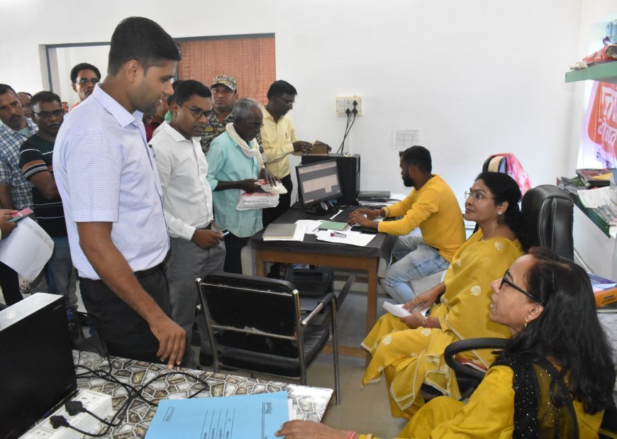 कलेक्टर ने बालोद की सहकारी समितियों में किया एग्रीस्टेक पोर्टल किसान पंजीयन का निरीक्षण, 15-17 अक्टूबर तक शिविरों में शत प्रतिशत पंजीयन सुनिश्चित