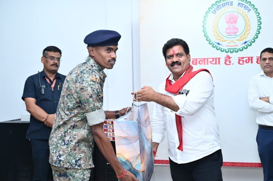 नक्सल विरोधी अभियान में घायल वीर जवानों का आत्मीय सम्मान: गृहमंत्री श्री विजय शर्मा ने भोजन कर जताया स्नेह