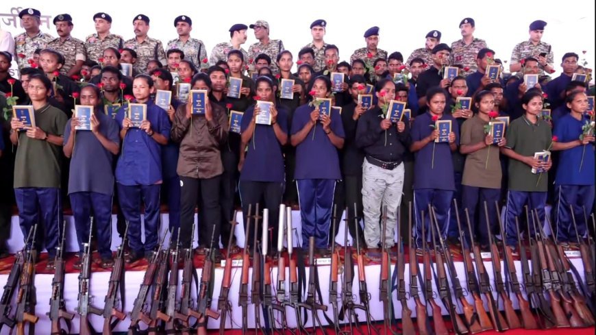 दण्डकारण्य में 210 माओवादी कैडरों का आत्मसमर्पण, हिंसा छोड़ अपनाई मुख्यधारा — नक्सल उन्मूलन की दिशा में ऐतिहासिक कदम
