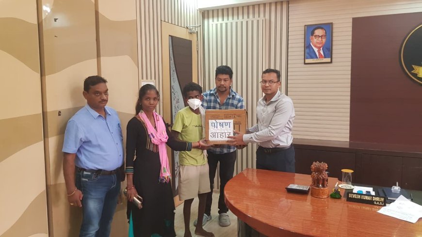 कलेक्टर देवेश कुमार ध्रुव बने निःक्षय मित्र, टीबी मरीज को प्रदान किया पोषण आहार