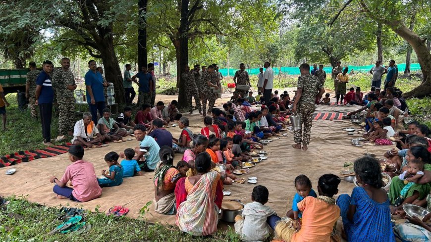 नक्सल प्रभावित सुकमा में द्वितीय वाहिनी बटालियन के जवानों ने ग्रामवासियों के साथ मनाई दीपावली, आपसी सौहार्द का दिया संदेश