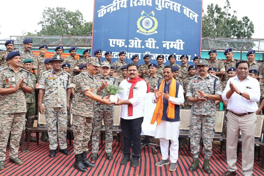 उपमुख्यमंत्री विजय शर्मा ने नंबी कैंप में जवानों से की मुलाकात, ‘एक पेड़ मां के नाम’ अभियान में किया वृक्षारोपण
