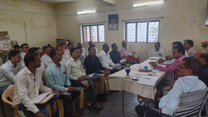 कबीरधाम जिला कार्यालय में मतदाताओं की सुविधा के लिए निर्वाचन हेल्प डेस्क की स्थापना