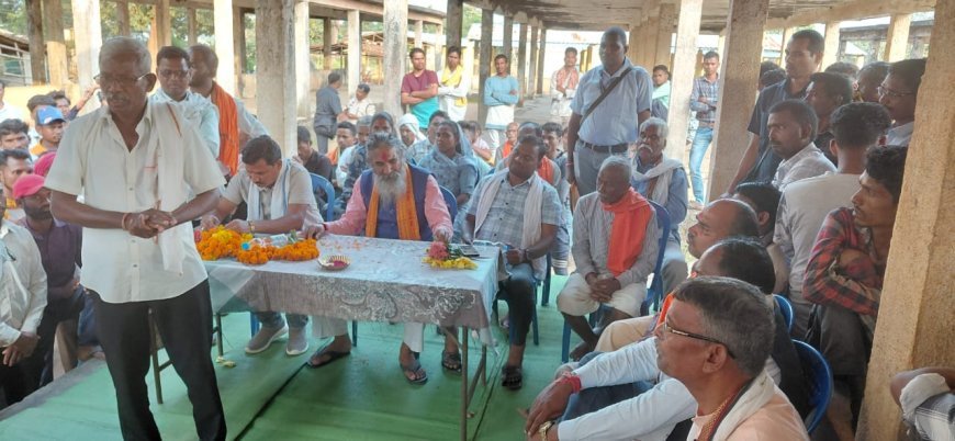 हाटकोंदल ग्रामीण बैठक में सांसद भोजराज नाग ने कलवर माइंस पर वादाखिलाफी के आरोपों पर जताई चिंता
