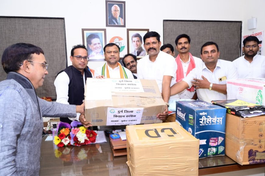 कांग्रेस नेता पुकेश चंद्राकर ने “वोट चोर गद्दी छोड़” अभियान में 8700 हस्ताक्षर फॉर्म भरवाए