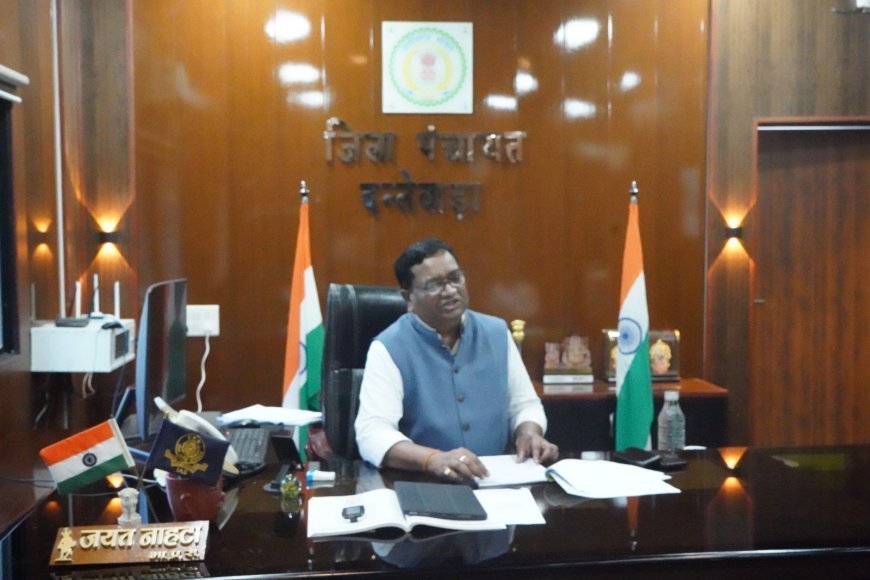 बस्तर कमिश्नर डोमन सिंह ने दंतेवाड़ा में एसडीएम कार्यालय व जिला पंचायत का औचक निरीक्षण किया