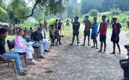 बाइक से मुनगा पहुंची जिला पंचायत सदस्य तुलिका कर्मा, ग्रामीणों की समस्याओं से हुई रूबरू