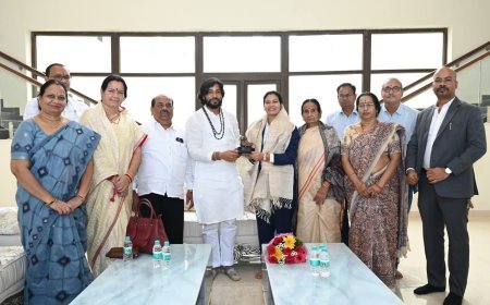 भारतीय महिला क्रिकेट टीम की फिजियोथैरेपिस्ट आकांक्षा सत्यवंशी ने मंत्री एवं गुरु खुशवंत साहेब जी से की सौजन्य मुलाकात