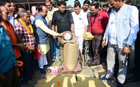 सहकारी सोसायटी सेंदरी में उप मुख्यमंत्री अरुण साव ने किसानों का सम्मान कर धान खरीदी का किया शुभारंभ